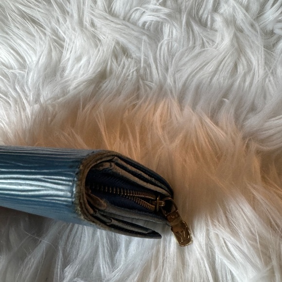 Louis Uvittion Blue Epi Tressor Wallet - Picture 7 of 12